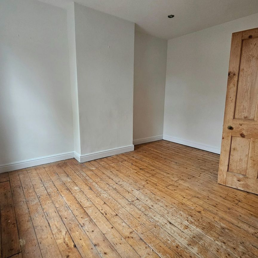 End of terrace house to rent on - Photo 1