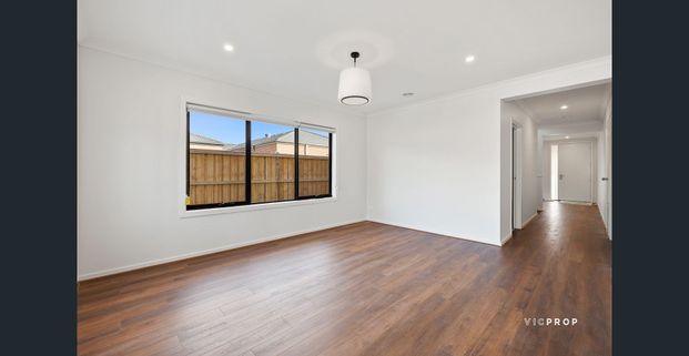 Nearly New Family Home! - Photo 1