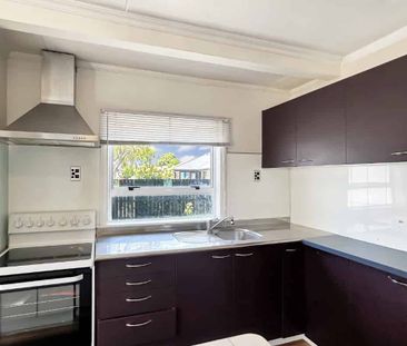 WEST END - 2 BEDROOMS - Photo 4