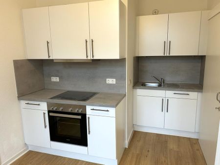 Renovierte 2-Zimmer-Wohnung mit neuer Einbauküche - Foto 2