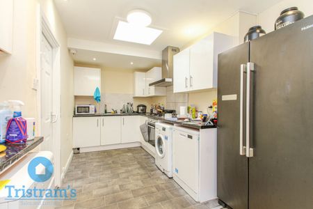 5 bed Semi-Detached House for Rent - Photo 2