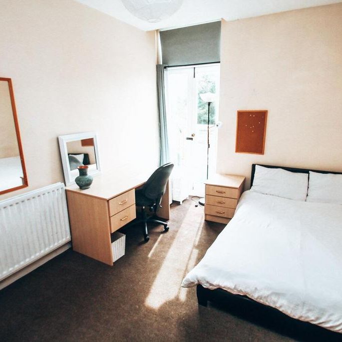 6 bedroom private hall to rent - Photo 1