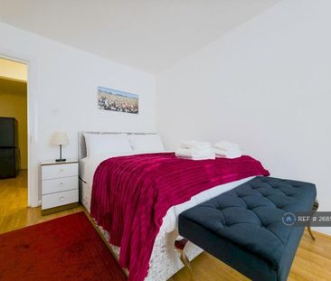1 bedroom in a flat share to rent - Photo 1