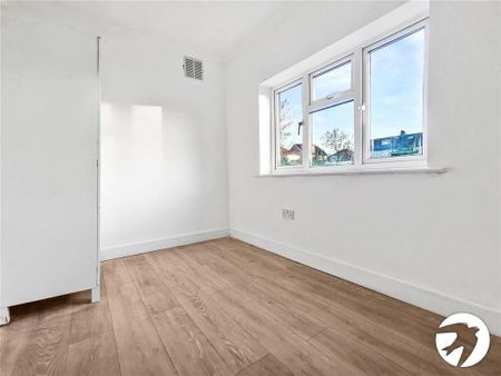 2 bedroom semi-detached house to rent - Photo 3