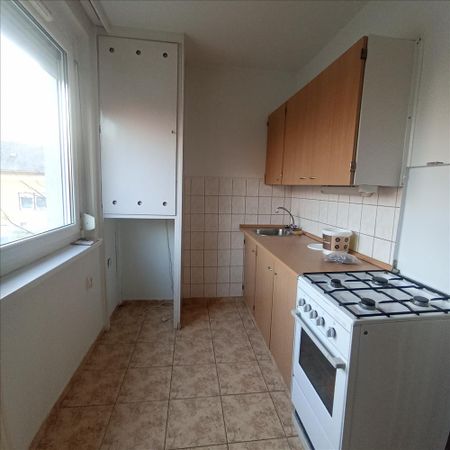 Kiadó felújított panel lakás - Székesfehérvár - Photo 2