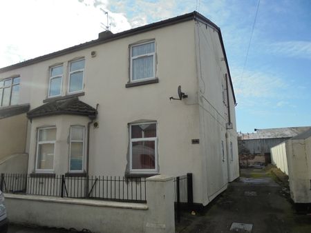 1 Bedroom,Flat,Eastfield, Wolverhampton , WV12QU£550.00P/M - Photo 4