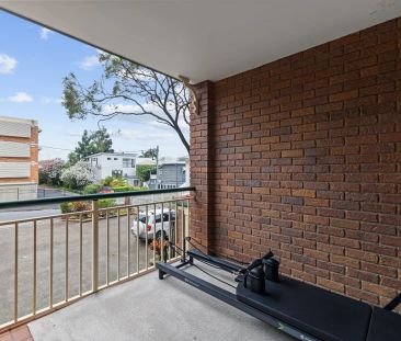 Beautifully updated apartment with 2 spacious bedrooms - Photo 3