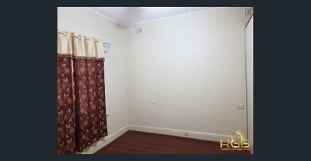 !! 3 Bedroom House in Kilburn!! - Photo 4