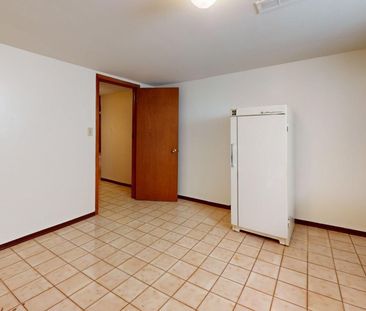 For Lease - 124 Wyndale Drive, Toronto, Ontario - Photo 5