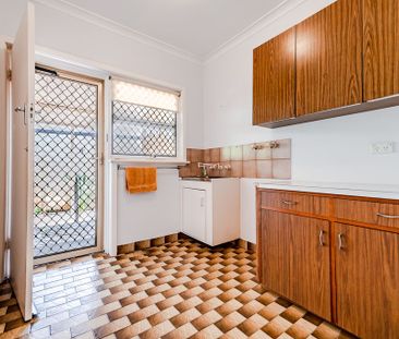 Family home on a large block - Photo 1