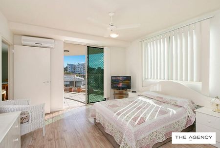 Spacious Unfurnished 3 bed Unit - Photo 2