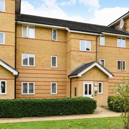 2 bed Flat in Heath Court Stanley Close, New Eltham, SE9 2BB - Photo 1
