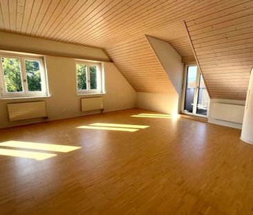 Generous 3 1/2 room penthouse apartment with renovated bathroom - Photo 4