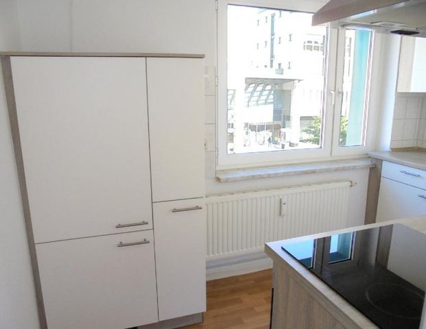 Ab jetzt wohne ich im Zentrum!! 3 Räume ++ Aufzug ++ schicke Einbauküche++Abstellraum - Foto 1