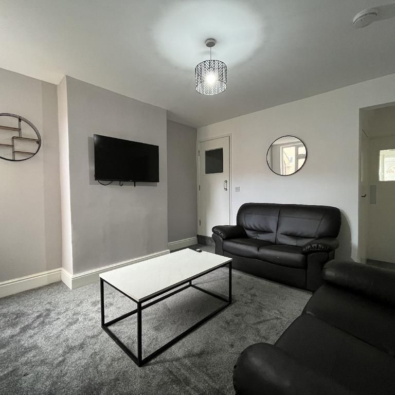 4 bedroom house to rent - Photo 1