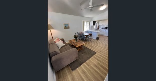 Share House - 4 bedrooms, open plan living space with aircon, fully furnished and all bills included! - Photo 1