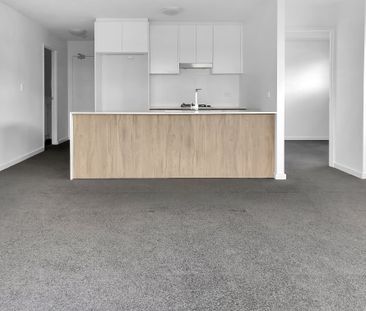 Modern one bedroom unit - 20% below market rent - Photo 3