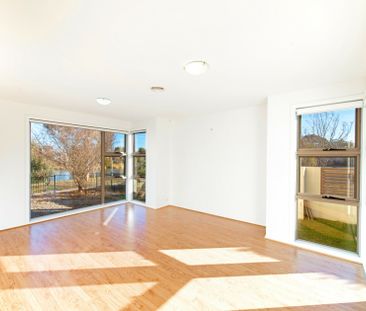 Four Bedroom, 3 Bathroom Townhouse - Photo 2