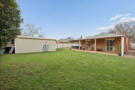 Three Bedroom House - Photo 5