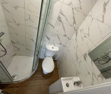 Studio Flat, Edgehill Road, CR4 - Photo 2