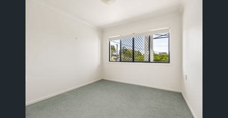 Beautiful Family Home - Photo 2