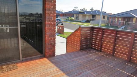 Spacious Three Bedroom Villa - Photo 5