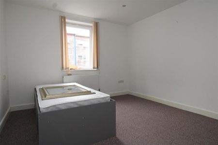 2 bedroom maisonette to rent - Photo 3