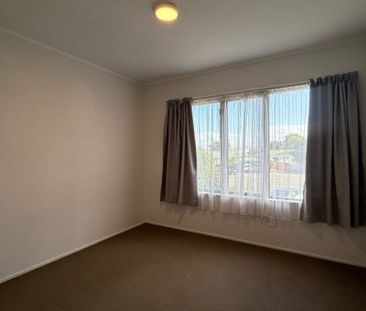 Versatile Dual-Living Home - Ideal for Large Families or Shared Living - Photo 6