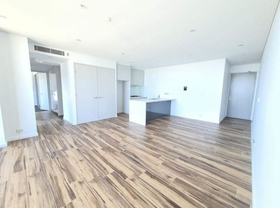 Stylish Two Bedroom Apartment in the Heart of Eastgardens - Photo 1