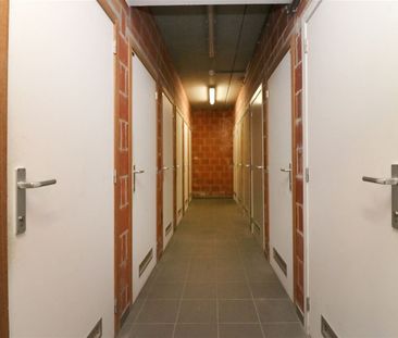 Appartement met 2 slpk., autostaanplaats en terras in centrum Aarschot - Photo 4