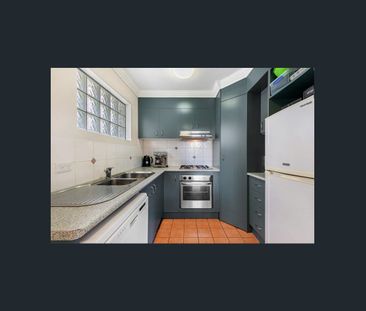 ONE BEDROOM TOWNHOUSE - SHERWOOD - Photo 2