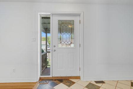 For Lease - 713 Burns Street Unit# Main, Whitby, Ontario - Photo 4