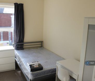 1 bedroom in a house share to rent - Photo 2