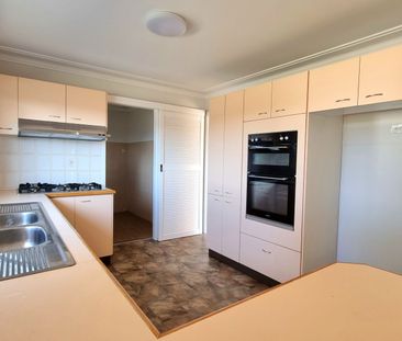 Ingleburn - Photo 4