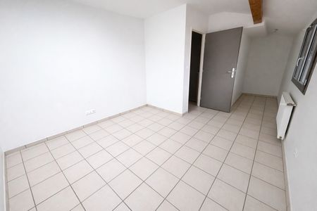 Location Appartement 4 pièces 79m² ROMANS SUR ISERE 26100 - Photo 2