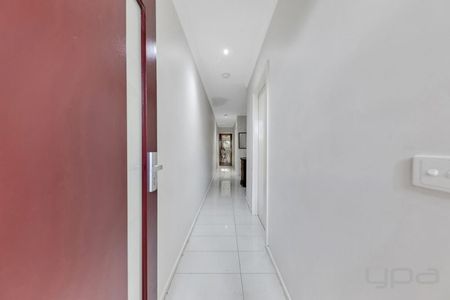 13B Huntington Drive, CRAIGIEBURN - Photo 4