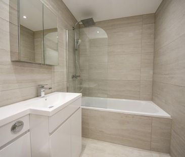 3 bedroom end of terrace house to rent - Photo 4