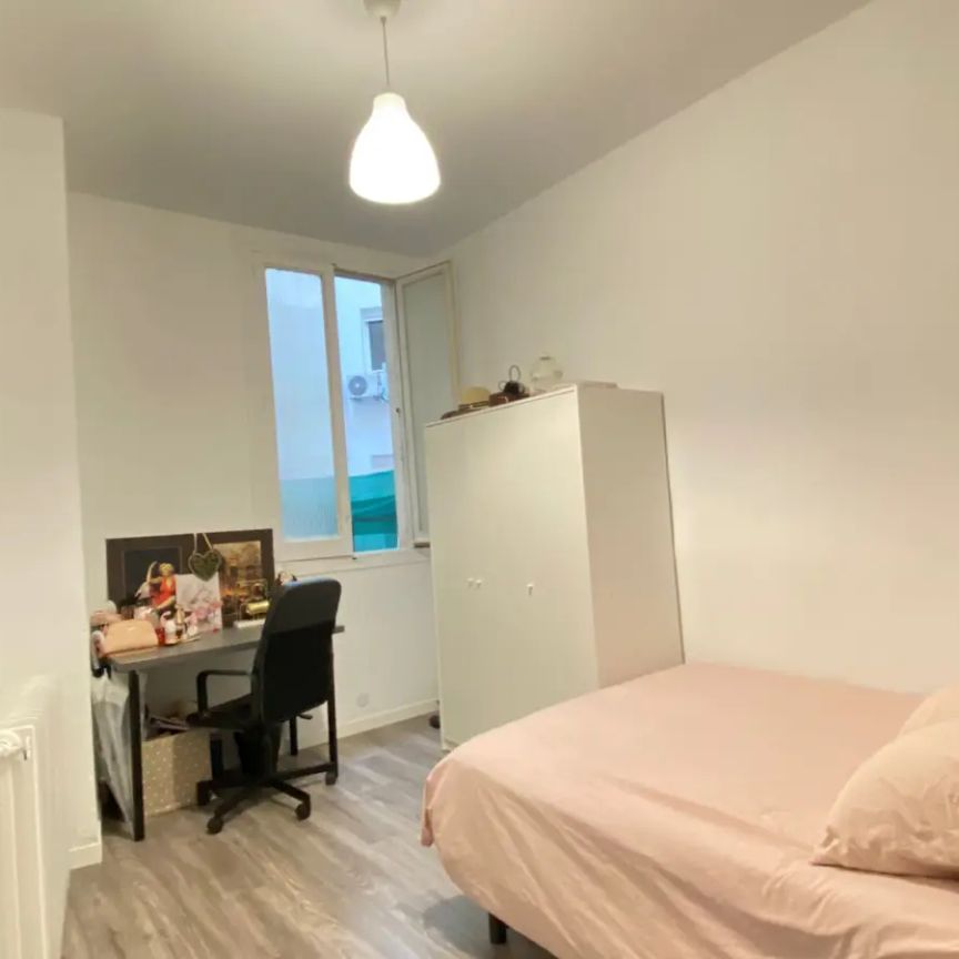 Room in a shared 10-bedroom apartment for rent in Sol. - Photo 1