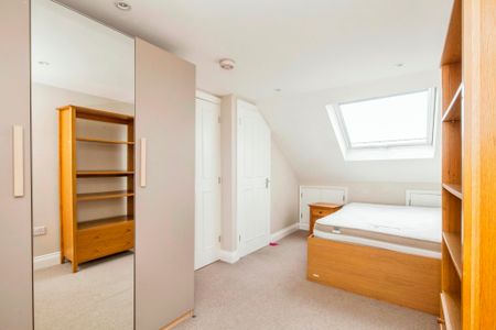 3 Bedroom & 3 Bathroom Apartment with a Roof Terrace for Rent in Clapham Junction - Photo 5