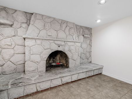 For Lease - 58 Ranee Avenue Unit# 1, Toronto, Ontario - Photo 4