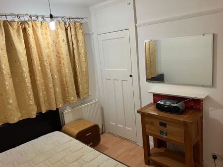 Room in a Shared House, Canada Avenue, N18 - Photo 2