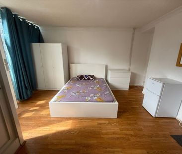 Room in a Shared House, Giraud Street, E14 - Photo 4