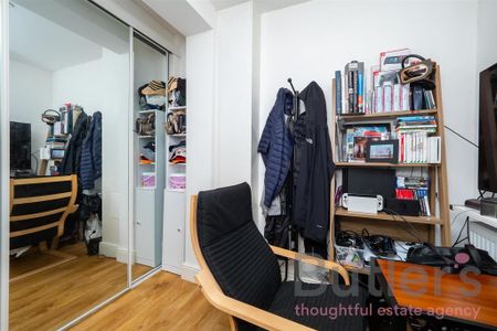 3 bedroom semi-detached house to rent - Photo 4