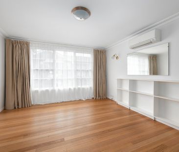 Charming Two-Bedroom Unit in Prime Blackburn Location - Photo 1