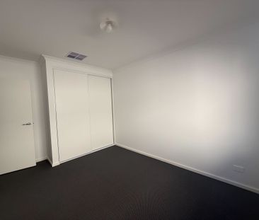 Spacious & Stylish Family Home with Modern Comforts - Photo 3