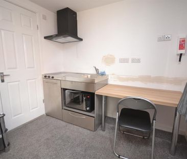 1 bedroom Flat To Let - Photo 1
