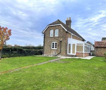 2 bedroom semi-detached house to rent - Photo 6