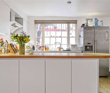 A charming family house situated in the heart of Islington. - Photo 1
