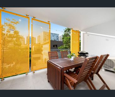 Furnished One-Bedroom Apartment with Balcony & Natural Light! - Photo 1