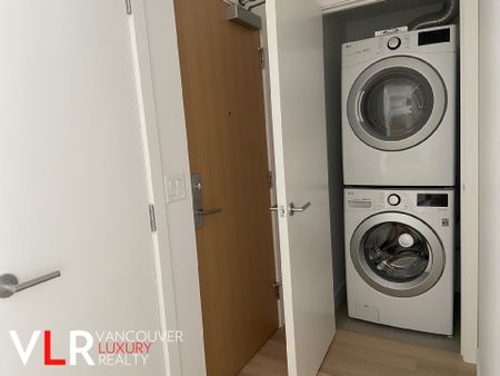 Condo in Burnaby, BC - Photo 5